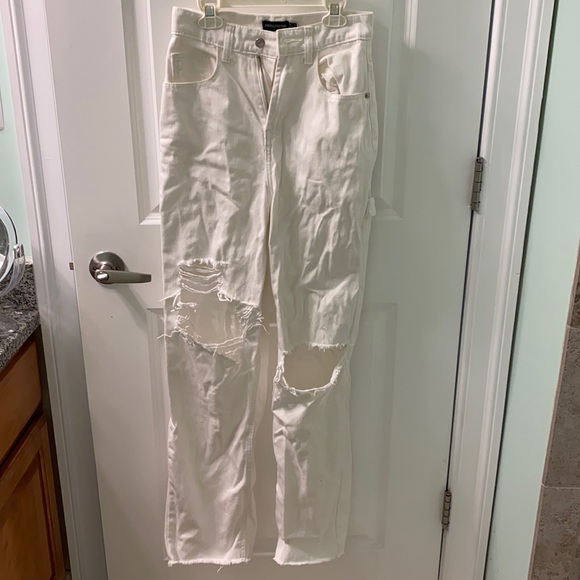 White baggy cargo pants from PrettyLittleThing. New condition. Size 0 - Picture 4 of 9
